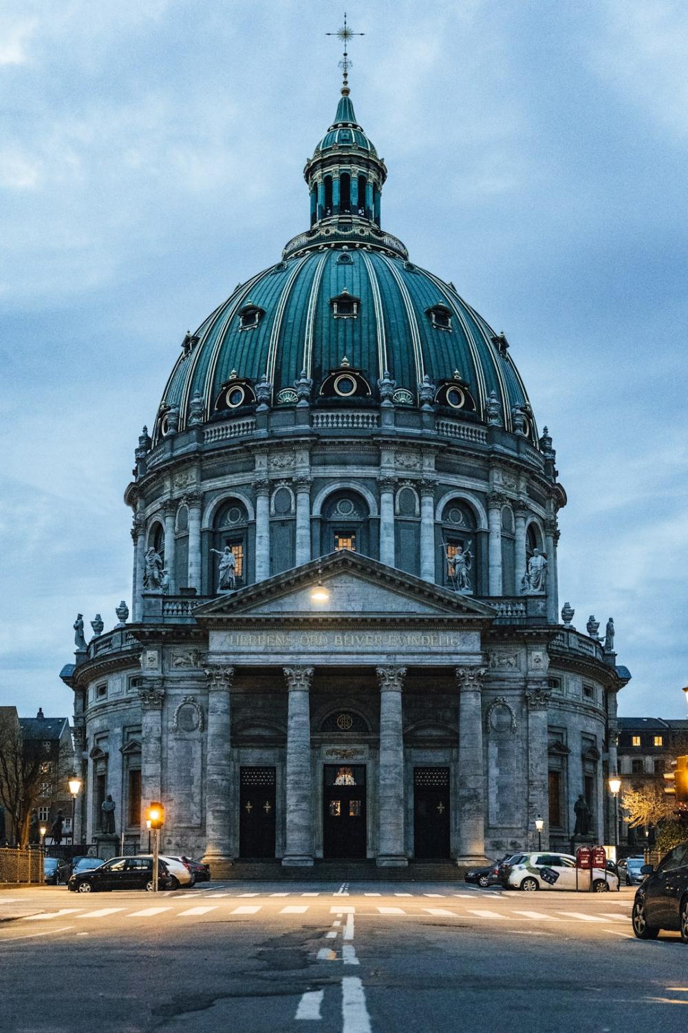 Uforglemmelige eventyr: Import af biler i Danmark